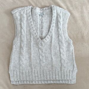 American Eagle Outfitters V-Neck Cable Knit Sweater Vest - Cream